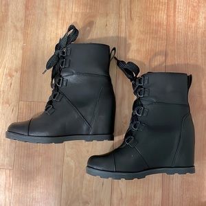 6.5 Universal Thread Katherine Wedge Boots Faux Leather